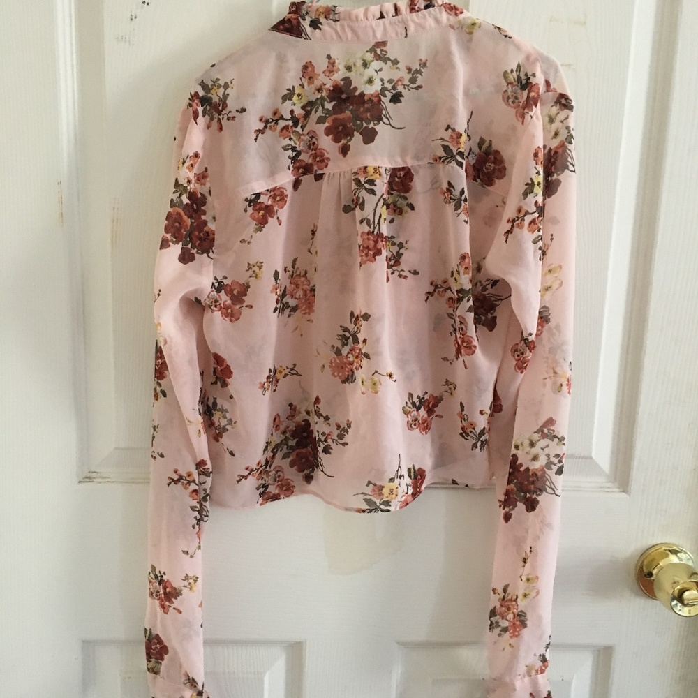 Floral Button up Ruffle Crop Top - Picture 2 of 2